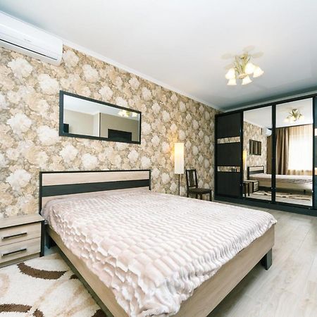 Poznyaky Apartments Patriotika Kiev Exterior photo