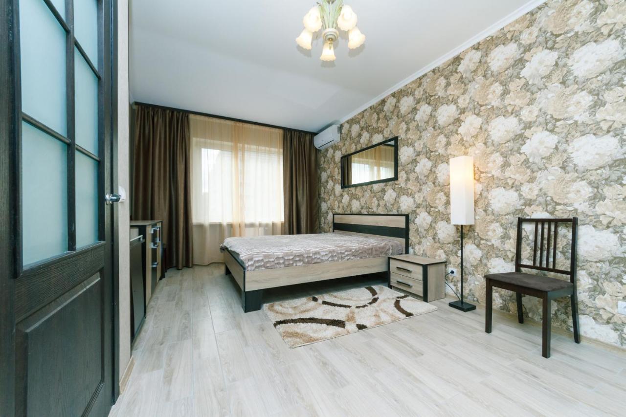 Poznyaky Apartments Patriotika Kiev Exterior photo