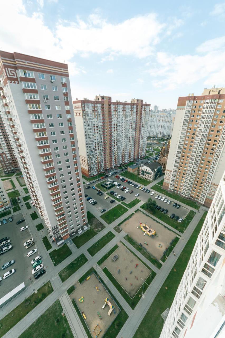 Poznyaky Apartments Patriotika Kiev Exterior photo