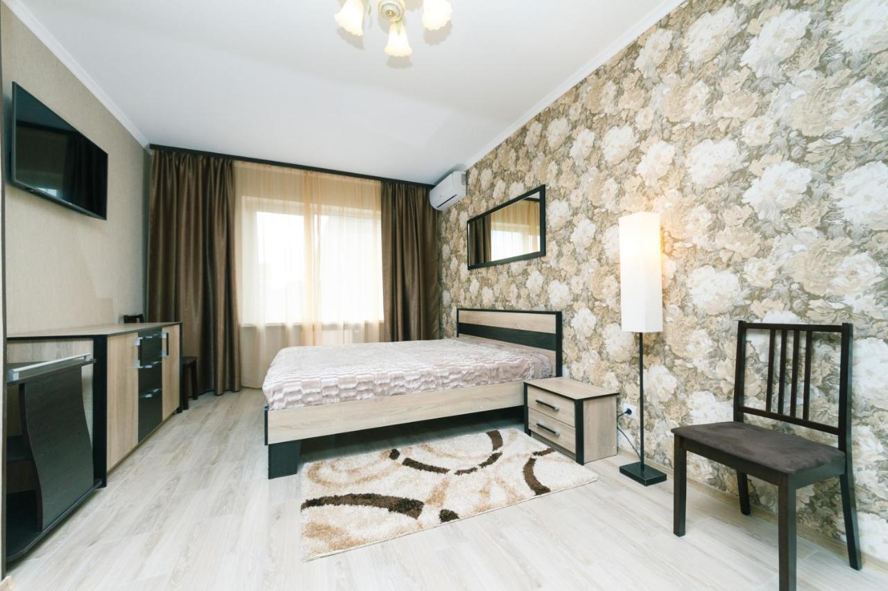 Poznyaky Apartments Patriotika Kiev Exterior photo