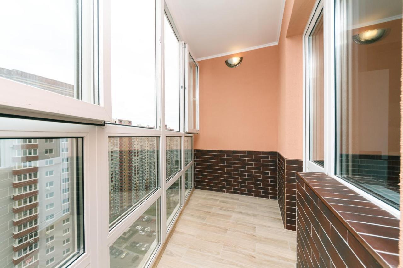Poznyaky Apartments Patriotika Kiev Exterior photo