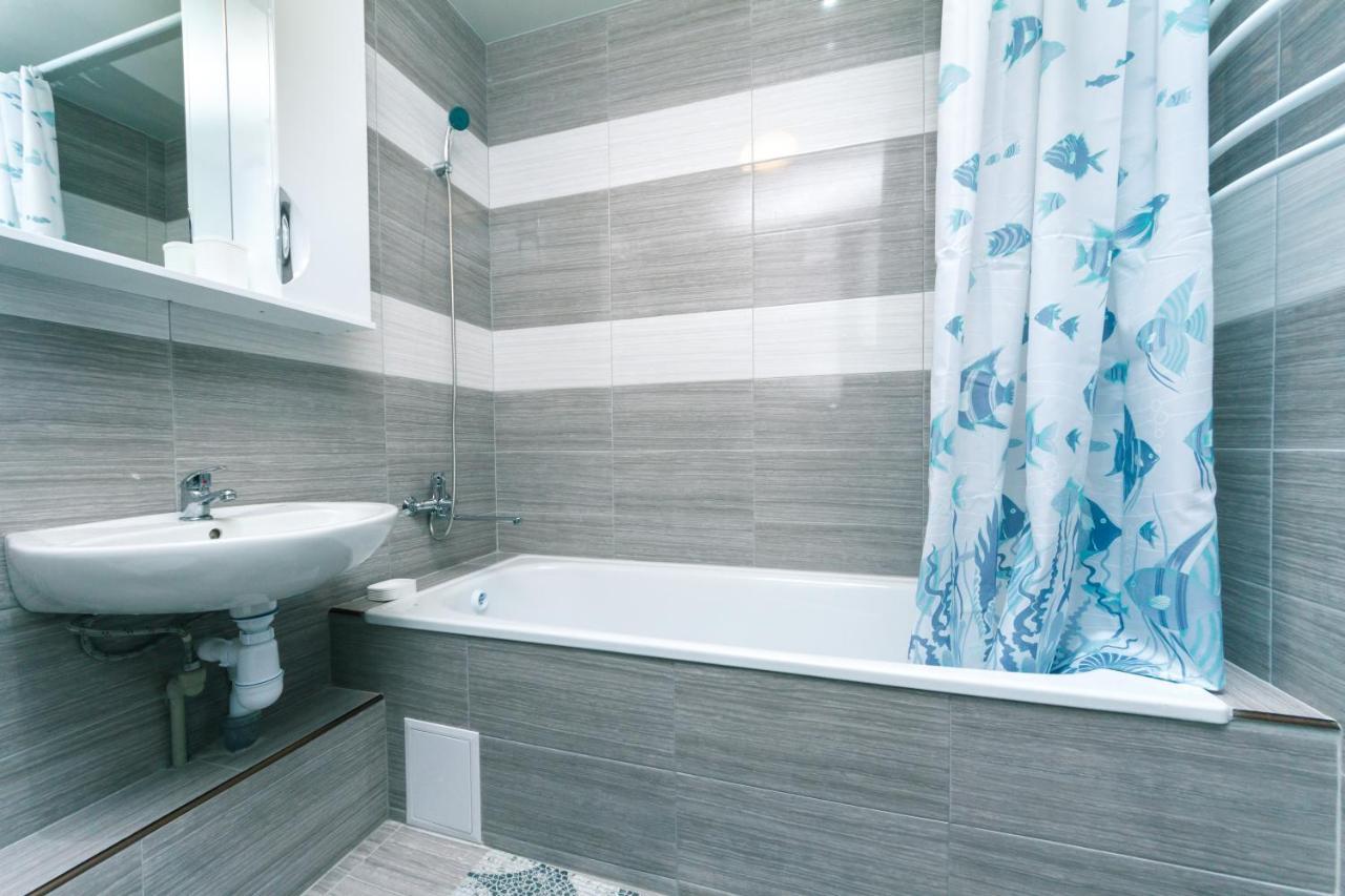 Poznyaky Apartments Patriotika Kiev Exterior photo